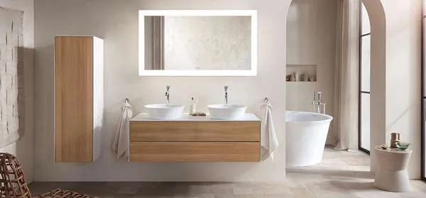Mobilier baie cu blat din lemn și două lavoare, realizat la comandă